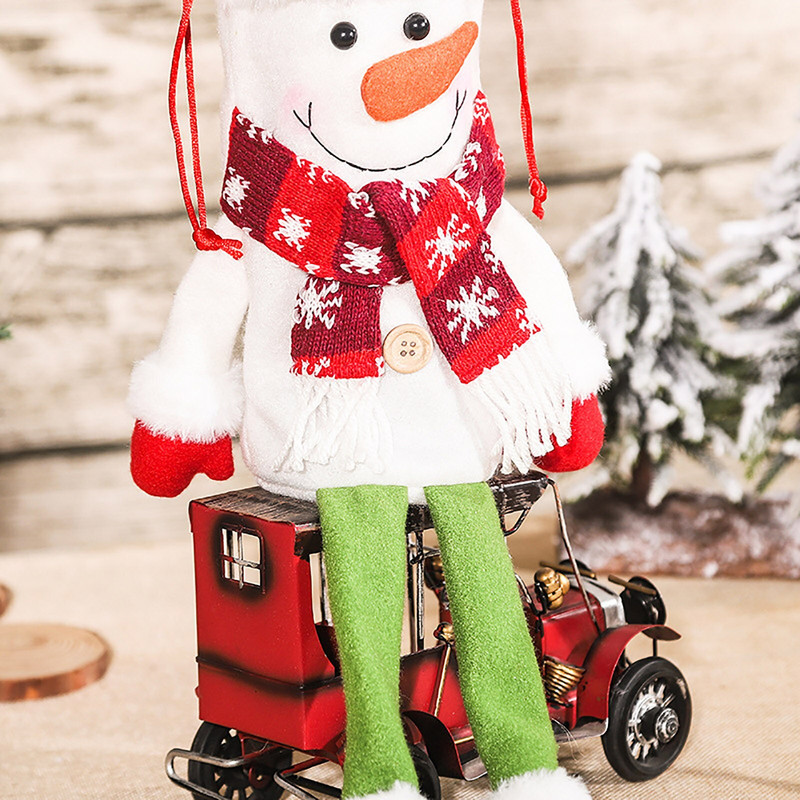 Vianočné tašky na víno, zlaté dekorácie, klobúk, fľaša, vianočné viečka na šampanské, vínovo červená vianočná taška, plastové poháre na víno, vianočné ozdoby