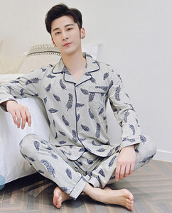 Noul model de pijamale bărbați din două piese