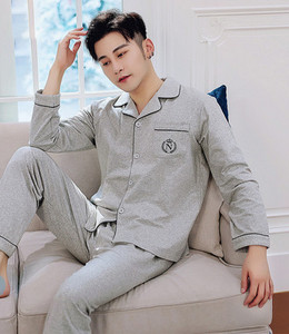 Noul model de pijamale bărbați din două piese