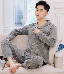 Noul model de pijamale bărbați din două piese