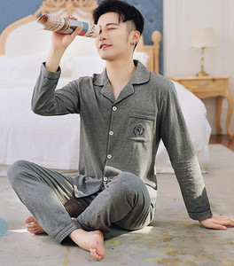 Noul model de pijamale bărbați din două piese