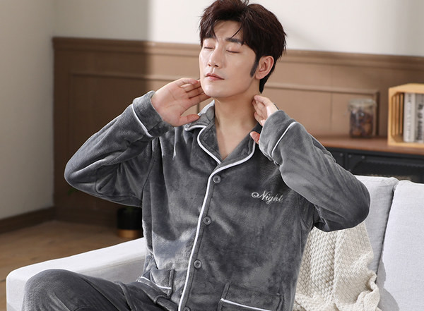 Muška plišana pidžama s vezom