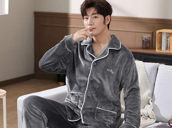 Muška plišana pidžama s vezom