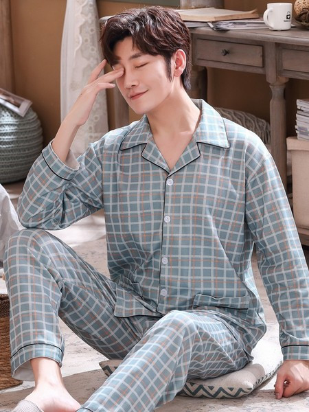 Pijama bărbătească din două piese - cu buzunar și guler clasic