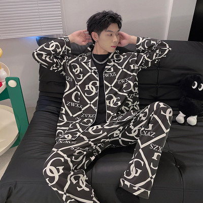 Pijamale bărbați în carouri cu guler și buzunar clasic