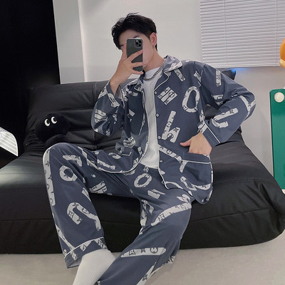 Pijamale bărbați în carouri cu guler și buzunar clasic