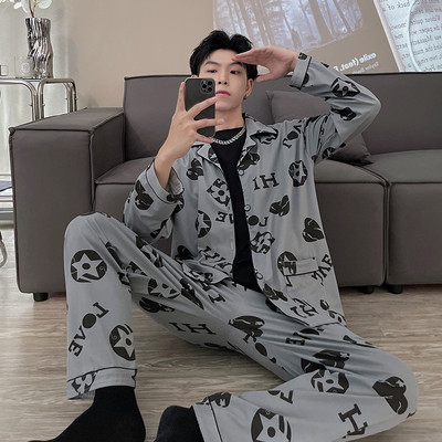 Pijamale bărbați în carouri cu guler și buzunar clasic