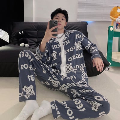 Pijamale bărbați în carouri cu guler și buzunar clasic