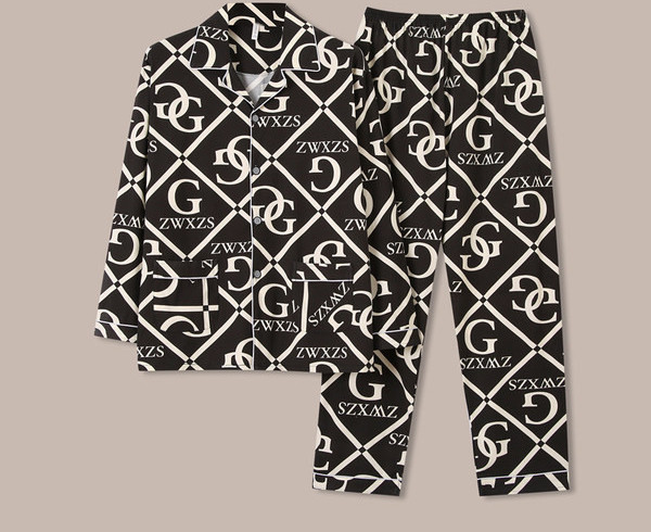 Pijamale bărbați în carouri cu guler și buzunar clasic