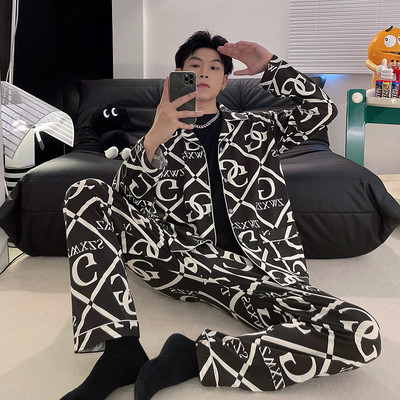 Pijama in carouri din doua piese cu buzunar si guler clasic