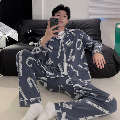 Pijama in carouri din doua piese cu buzunar si guler clasic