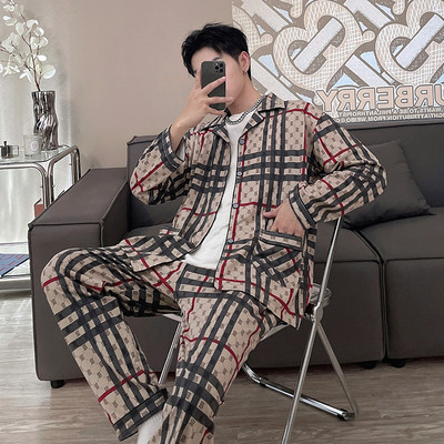 Pijama in carouri din doua piese cu buzunar si guler clasic