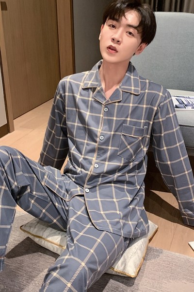 Pijama in carouri din doua piese cu buzunar si guler clasic