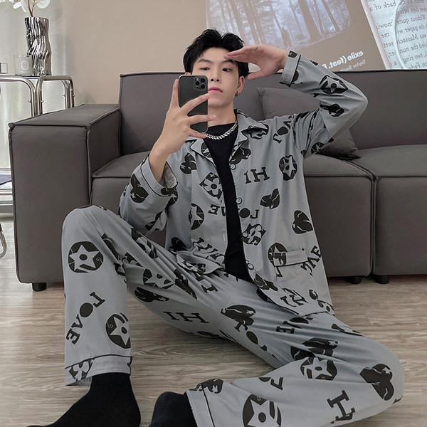 Pijama in carouri din doua piese cu buzunar si guler clasic