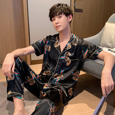 Muška dvodijelna pidžama s klasičnom kragnom