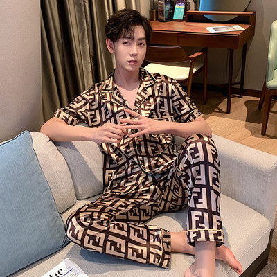 Muška dvodijelna pidžama s klasičnom kragnom