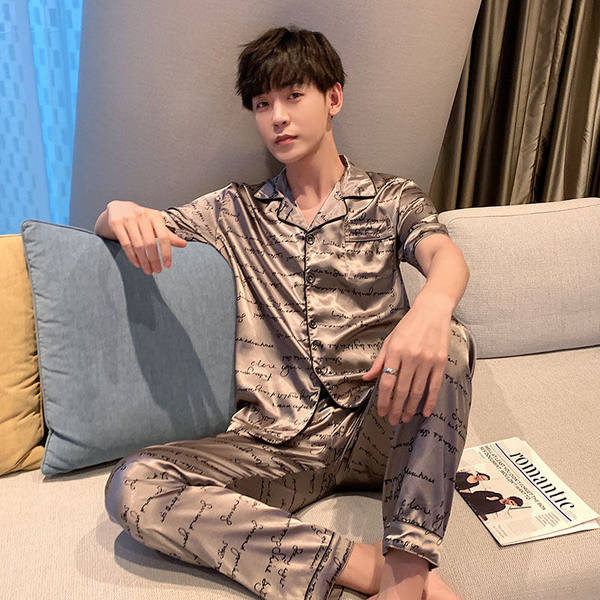 Muška dvodijelna pidžama s klasičnom kragnom