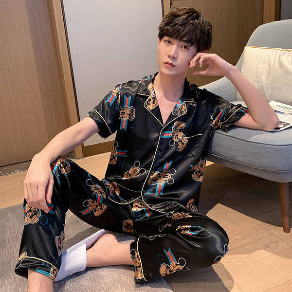 Muška dvodijelna pidžama s klasičnom kragnom