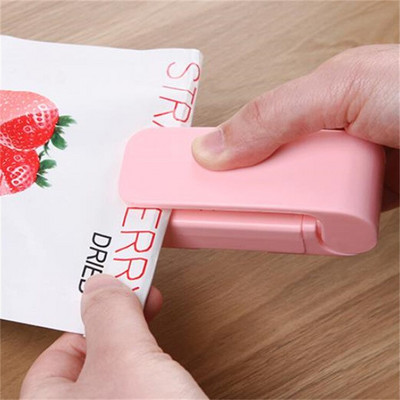 Mini prijenosni uređaj za toplinsko zavarivanje hrane Plastična ambalaža, kopča za vrećice za pohranu Mini uređaj za zatvaranje praktičan prijenosni uređaj za zavarivanje Kuhinjski dodaci