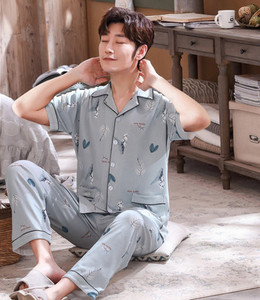 Pijamale pentru bărbați cu guler clasic