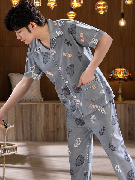 Pijamale pentru bărbați cu buzunar și guler clasic