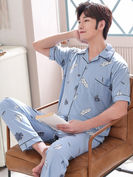 Pijamale pentru bărbați cu buzunar și guler clasic