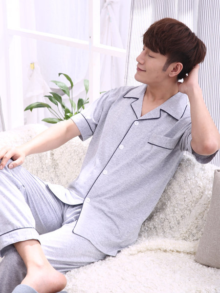 Pijamale pentru bărbați cu buzunar și guler clasic