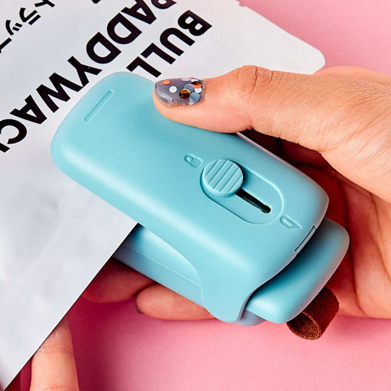 2 în 1 Mini dispozitiv de etanșare cu diapozitiv Capper portabil Economizor de alimente de uz casnic Mașină de ambalat de etanșare de mână pentru diverse pungi de plastic