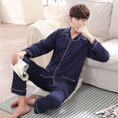 Pijamale pentru bărbați cu nasturi - două părți