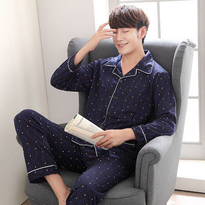 Pijamale pentru bărbați cu nasturi - două părți