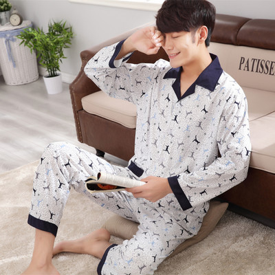 Pijamale pentru bărbați cu nasturi - două părți