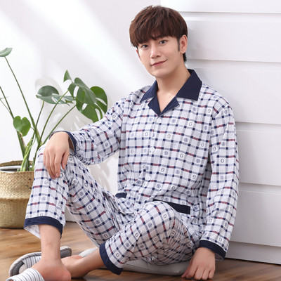 Pijamale pentru bărbați cu nasturi - două părți