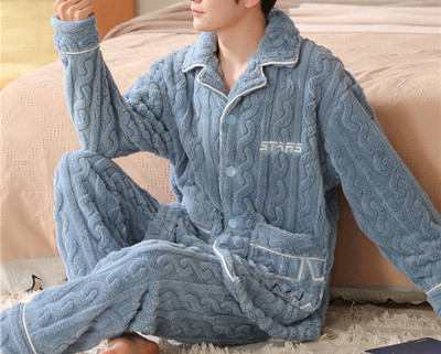 Férfi plüss pizsama klasszikus gallérral és zsebbel