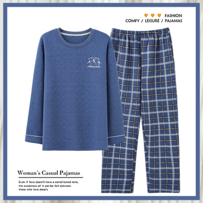 Novi model muške pidžame od bluze s okruglim izrezom i kariranih hlača