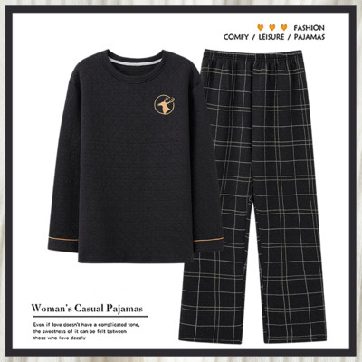 Novi model muške pidžame od bluze s okruglim izrezom i kariranih hlača