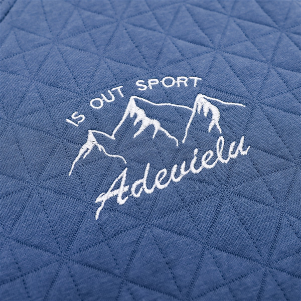 Novi model muške pidžame od bluze s okruglim izrezom i kariranih hlača