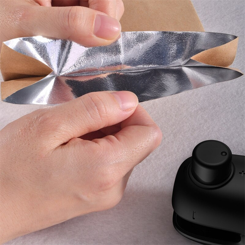 Crni mini zatvarač za pohranu hrane USB punjenje Prijenosni zatvarač Paket za hranu i grickalice Kepsa za vrećice Ručni vakuumski zatvarač Kuhinjski alati