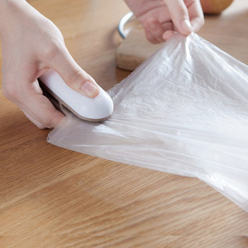 Μίνι στεγανοποιητικό μηχάνημα σνακ Πλαστική τσάντα χεριών πίεσης πλαστική φορητή Μικρή οικιακή σφράγιση συντήρησης τροφίμων