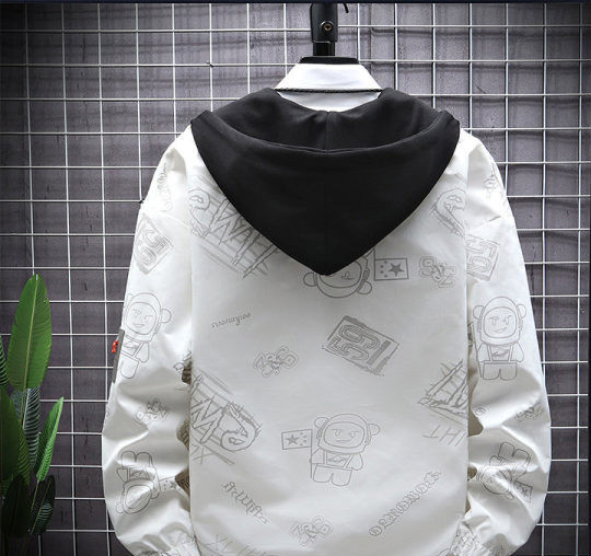 Laisvalaikio vyriška striukė su gobtuvu ir sagomis