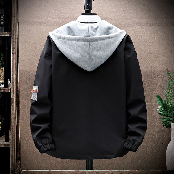 Moderna muška proljetna jakna s aplikacijama i gumbima