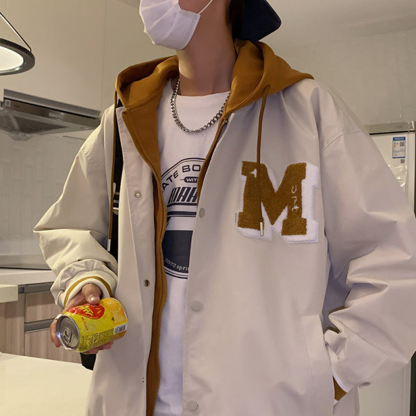 Hímzéssel ellátott, alkalmi férfi kapucnis kabát