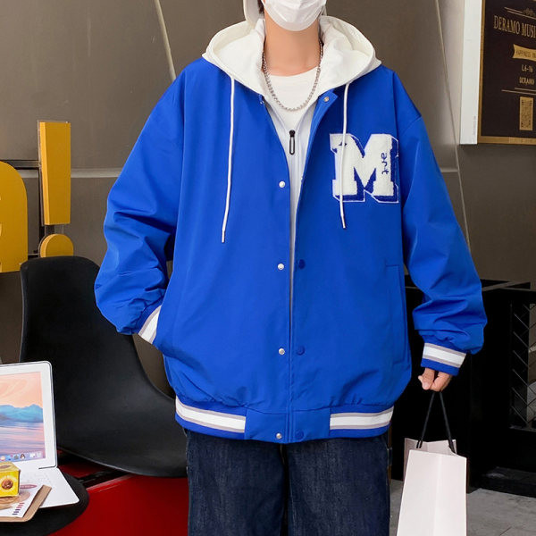 Hímzéssel ellátott, alkalmi férfi kapucnis kabát