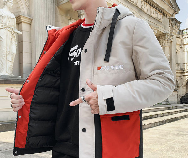 Novi model muške jakne sa džepom na kapuljači i natpisom