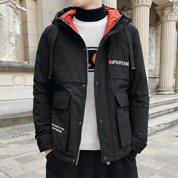 Novi model muške jakne sa džepom na kapuljači i natpisom