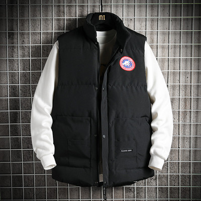 Muški moderni prsluk s logotipom i kopčanjem na patentni zatvarač