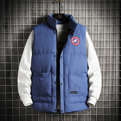 Muški moderni prsluk s logotipom i kopčanjem na patentni zatvarač