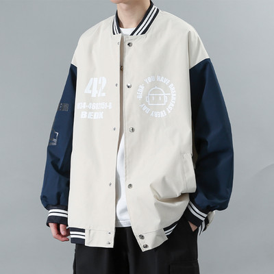 Tikitud kirja ja nööpidega meeste pesapallijope