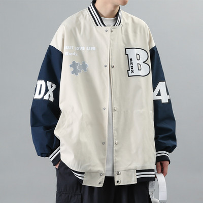 Tikitud kirja ja nööpidega meeste pesapallijope