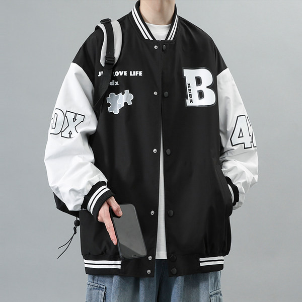 Tikitud kirja ja nööpidega meeste pesapallijope