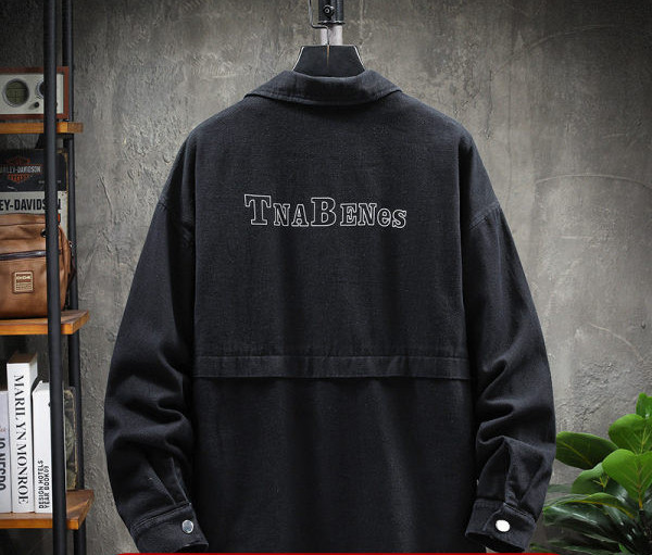 Lieknas pavasario-rudens striukė su kaklaraiščiais ties juosmeniu